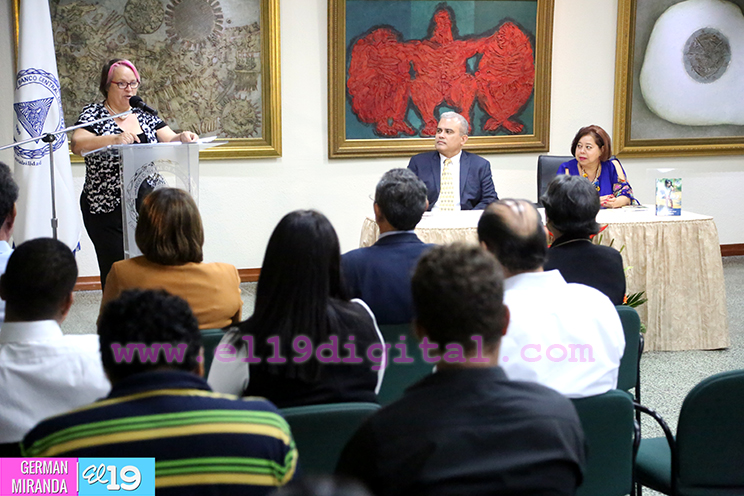 Alba Azucena Torres presenta su m&aacute;s reciente obra sobre el amor